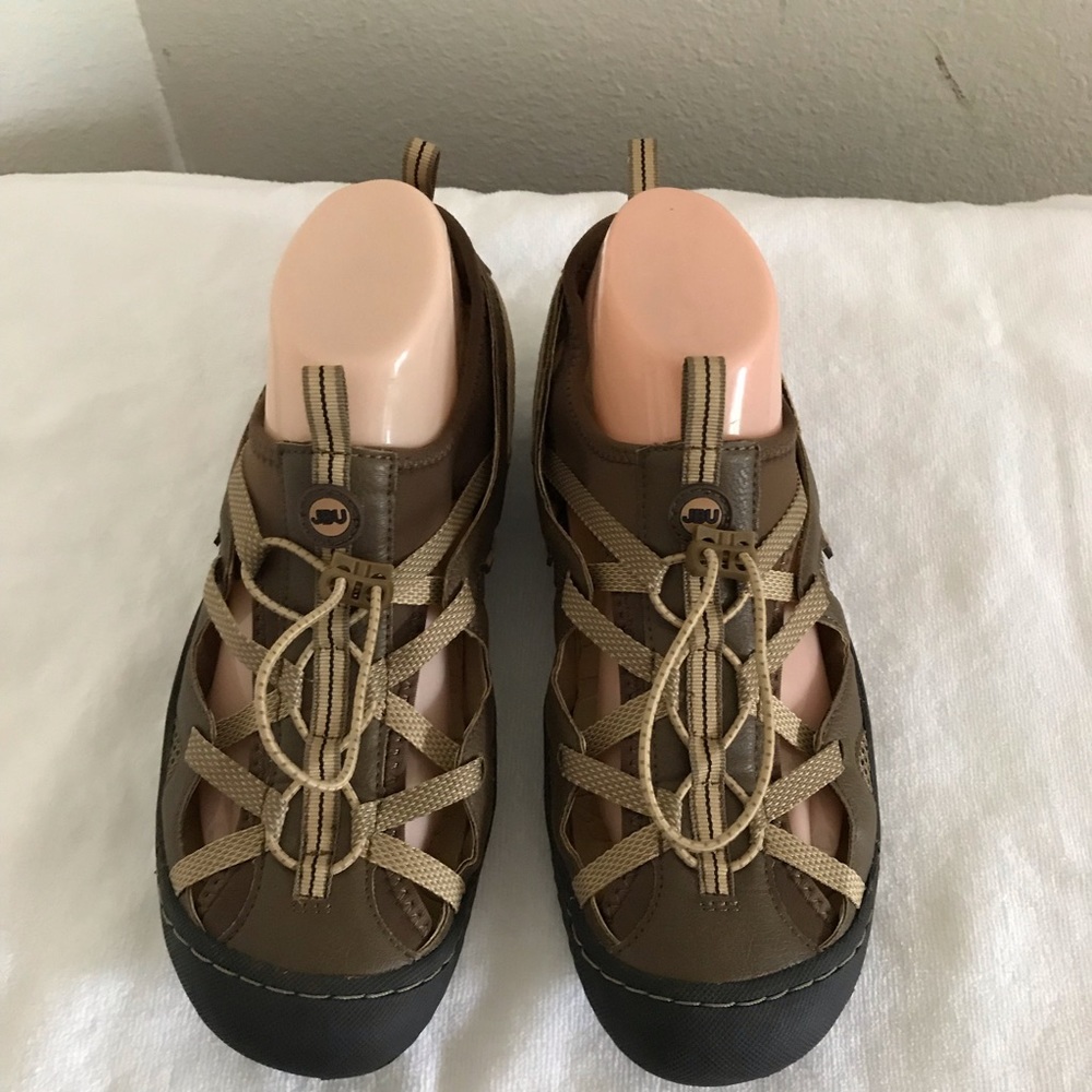 Women’s shoes SZ 8 1/2